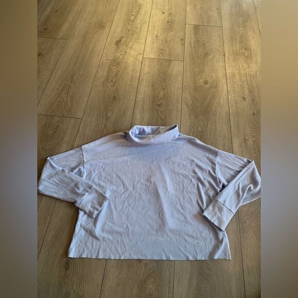 American eagle long sleeve sweater, very soft, cropped NWOT - Picture 2 of 4